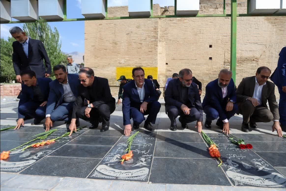 ۱۸۶ پروژه عمرانی و اقتصادی در شهرستان شازند افتتاح شد