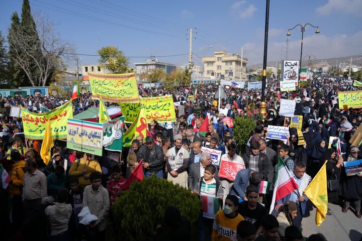 گزارش تصویری از اجتماع راهپیمایان 13 آبان روز مبارزه با استکبار جهانی در شهر یاسوج