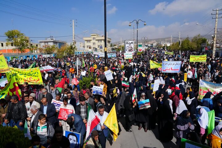 گزارش تصویری از اجتماع راهپیمایان 13 آبان روز مبارزه با استکبار جهانی در شهر یاسوج