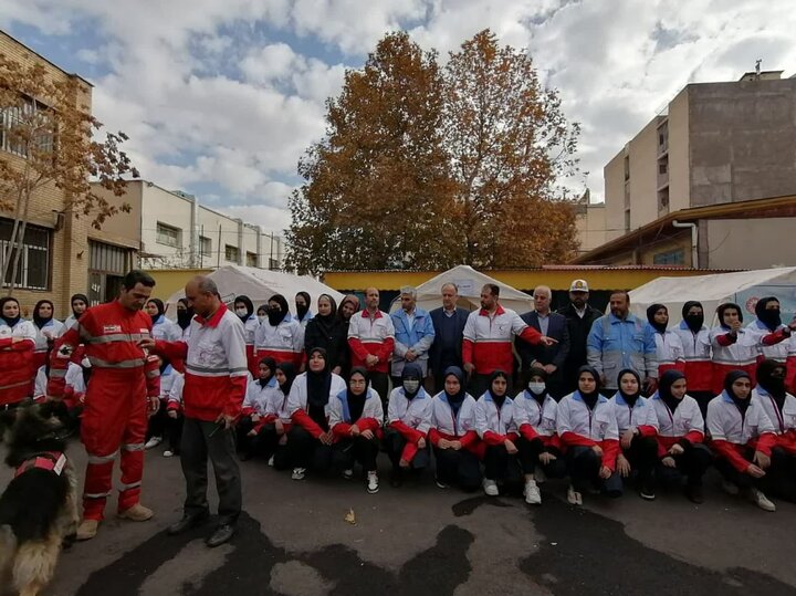 بیست و پنجمین مانور زلزله در دبیرستان شاهد شهید کلانتری کرج برگزار شد