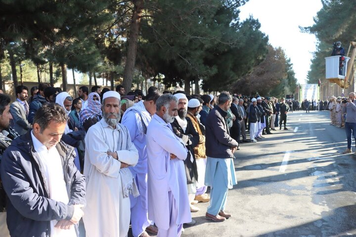 حضور احمد وحیدی، وزیر کشور و محمد کرمی، استاندار سیستان و بلوچستان در مراسم تشییع پیکر پاک شهدای حادثه تروریستی راسک