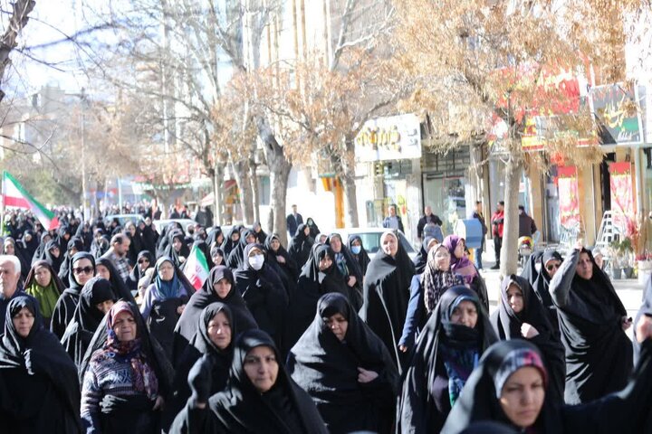 حضور استاندار همدان در جمع مردم دارالمؤمنین و دارالمجاهدین همدان