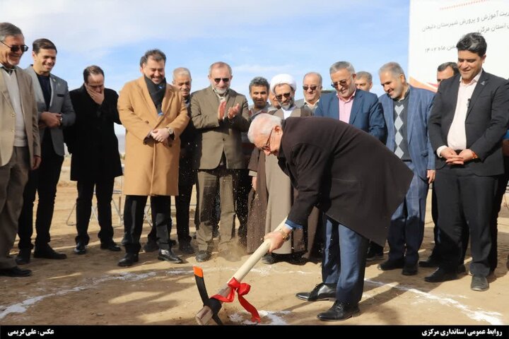 آغار عملیات اجرایی ساخت دبیرستان خیرساز ۱۲ کلاسه در دلیجان