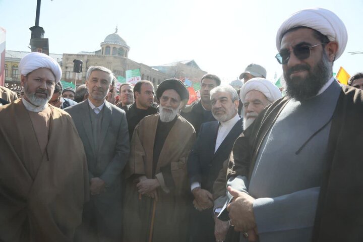 راهپیمایی یوم‌الله ۲۲بهمن‌ با حضور نماینده ولی‌فقیه در استان و استاندار همدان