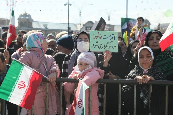 راهپیمایی یوم‌الله ۲۲بهمن‌ با حضور نماینده ولی‌فقیه در استان و استاندار همدان