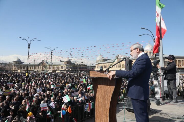 راهپیمایی یوم‌الله ۲۲بهمن‌ با حضور نماینده ولی‌فقیه در استان و استاندار همدان