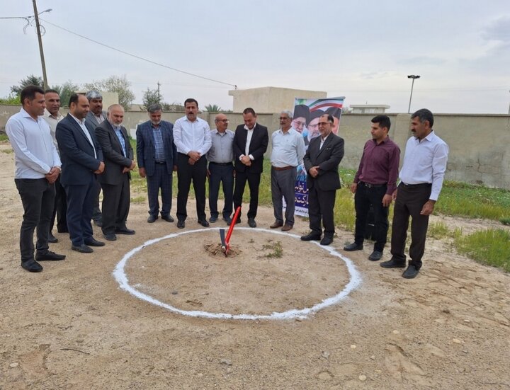 عملیات اجرایی پروژه آموزشی خیرساز در روستای "چم‌شهاب" گناوه آغاز شد