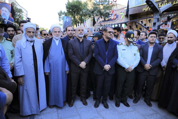 گزارش تصویری| جلوه‌هایی از حضور گسترده مردم شریف سنندج در مراسم گرامیداشت شهدای خدمت