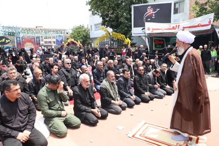 اقامه نماز ظهر عاشورا در ساری به امامت نماینده ولی فقیه در استان