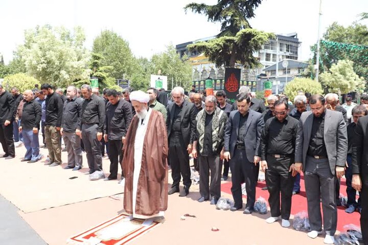 اقامه نماز ظهر عاشورا در ساری به امامت نماینده ولی فقیه در استان