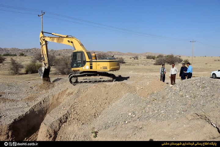 فرماندار دشتی از اجرای همزمان ۴ پروژه راه روستایی در دشتی خبر داد