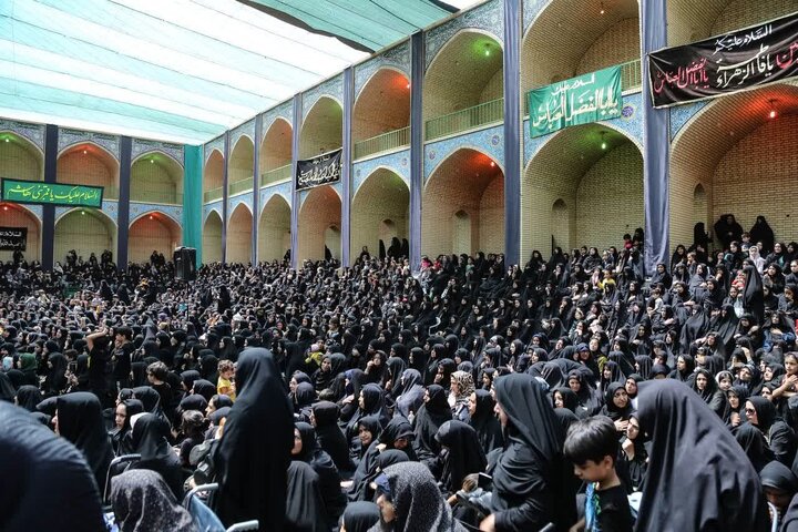 حضور وزیر میراث فرهنگی در آیین سنتی دهه آخر صفر روستای توت اردکان