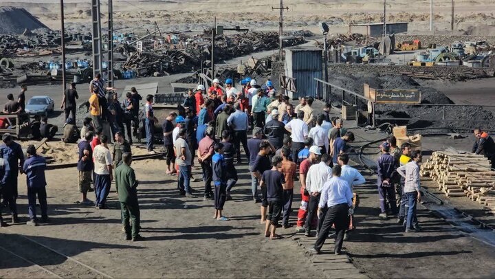 بازدید میدانی وزیر کشور از محل وقوع حادثه انفجار در معدن طبس