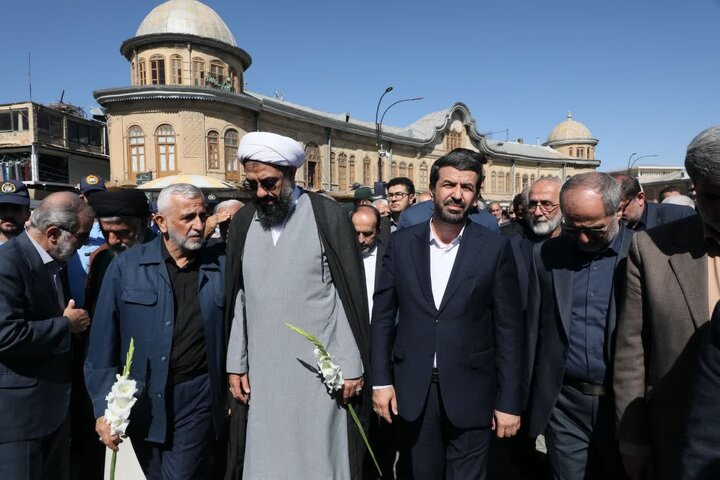 حضور استاندار همدان در مراسم تشییع پیکر مطهر همافر شهید محمد خاکی‌زاده