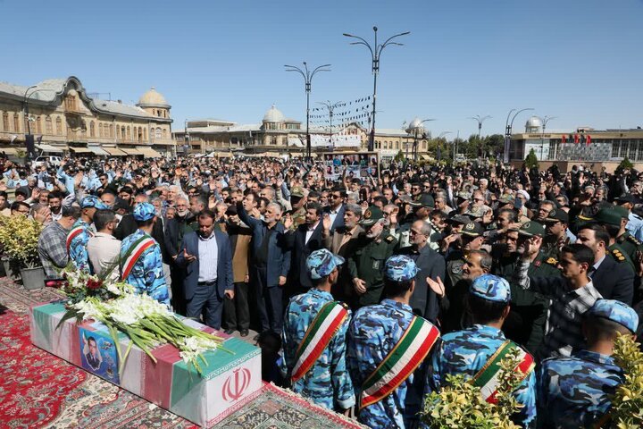 حضور استاندار همدان در مراسم تشییع پیکر مطهر همافر شهید محمد خاکی‌زاده