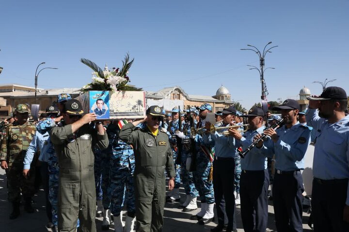 حضور استاندار همدان در مراسم تشییع پیکر مطهر همافر شهید محمد خاکی‌زاده