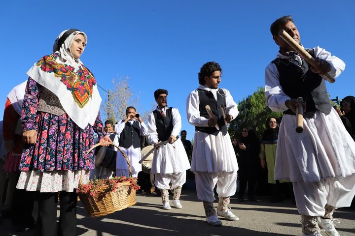 جشنواره ملی زرشک و زعفران در قاینات