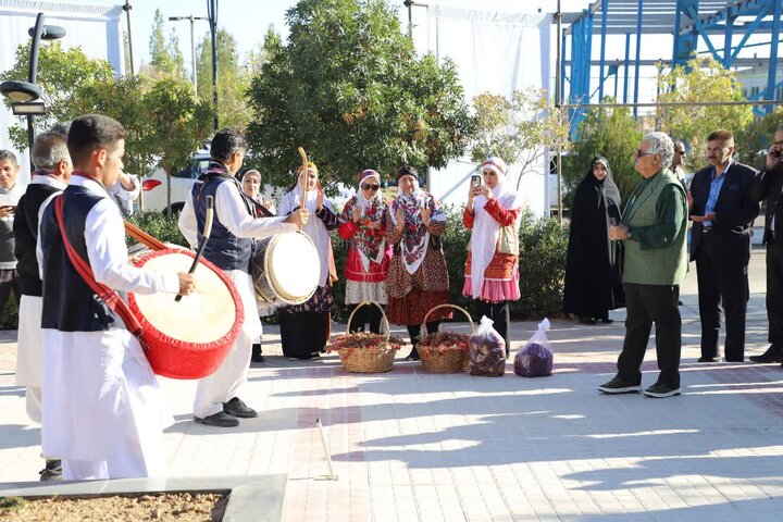 جشنواره ملی زرشک و زعفران در قاینات