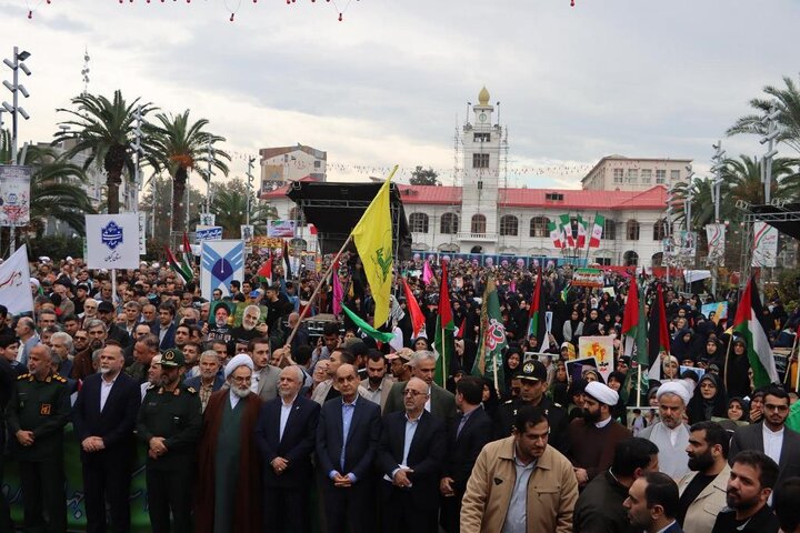 استاندارگیلان در جمع راهپیمایان یوم الله ۱۳آبان شهرستان رشت