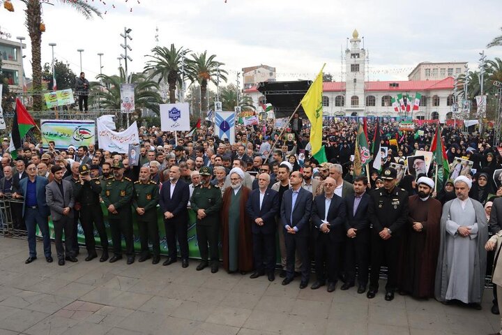 استاندارگیلان در جمع راهپیمایان یوم الله ۱۳آبان شهرستان رشت