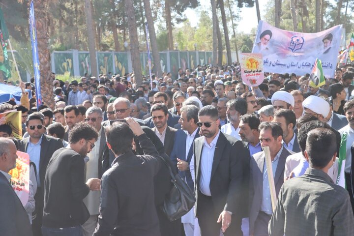 حضور منصور بیجار؛ استاندار سیستان و بلوچستان در مراسم راهپیمایی دشمن شکن یوم الله ۱۳ آبان مصادف با روز دانش آموز و روز ملی مبارزه با استکبار جهانی