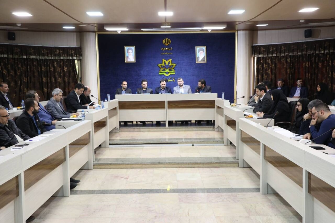 نشست معاون هماهنگی امور اقتصادی استاندار آذربایجان‌غربی با جمعی از نخبگان