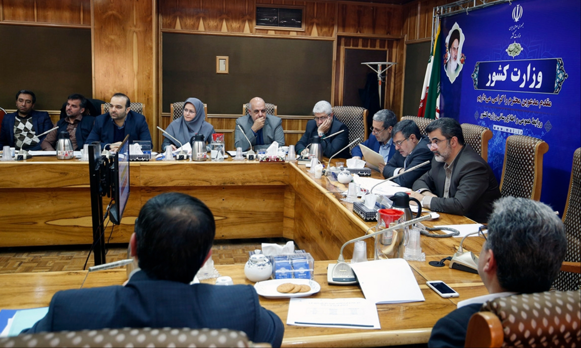 برگزاری جلسه بررسی آخرین وضعیت اجرای آیین نامه ورود کالا توسط ملوانان شناورهای دریایی سنتی و بررسي طرح هاي مقابله اي با قاچاق كالا، به ويژه گروه کالایی لوازم خانگی در مبادي ورودي و سطح عرضه/ بررسی آخر