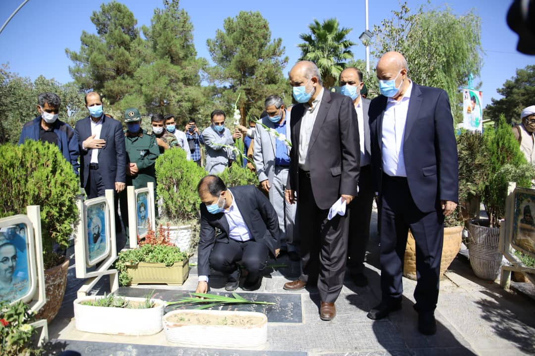 وزیر کشور وارد اصفهان شد/ دکتر وحیدی گلستان شهدای اصفهان را زیارت و به مقام شامخ شهیدان استان ادای احترام می کند