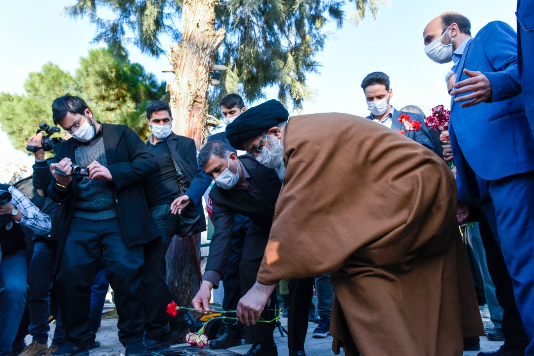 نماهنگ برگزاری مراسم میهمانی لاله ها و غبارروبی و عطر افشانی گلزار شهدا در البرز