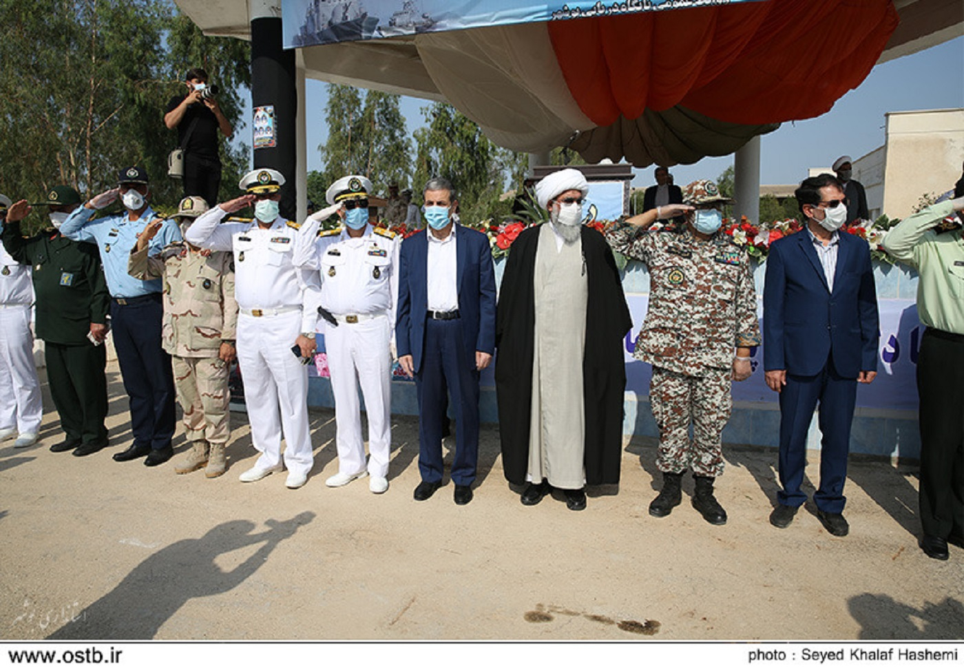 پیکر پاک ۵ شهید حادثه شناور کنارک نیروی دریایی ارتش در بوشهر تشییع شد