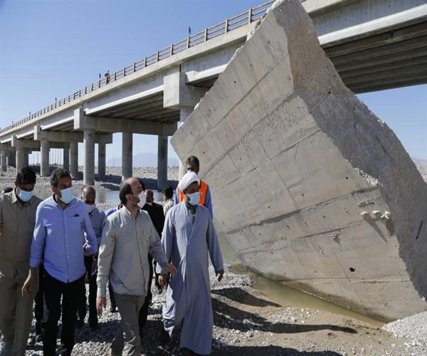 بازدید استاندار هرمزگان از مناطق سیل‌زده بخش‌های شمیل و تخت در شهرستان بندرعباس